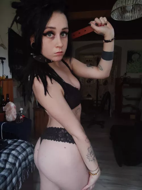 Hi there is my first post <3