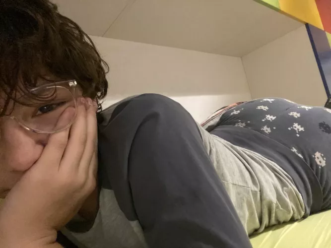 Hmu if u wanna see me take em off 🫡