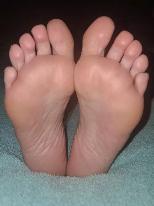 I don't take a lot of pics of my soles, but I do like to please... what do you think?