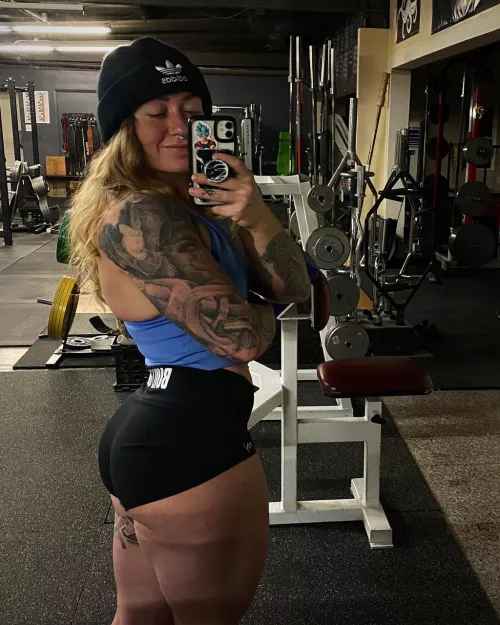 I hope you dont mind goth gym girls ☺️🖤