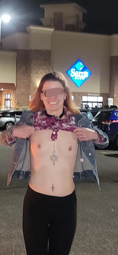 I love being naughty in public!!