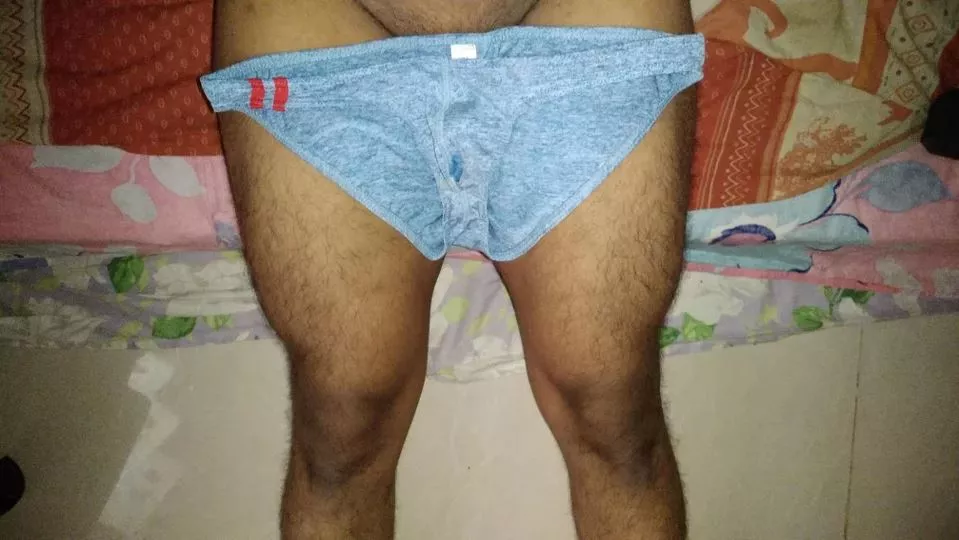 I should have gone for the XL size, it's tight for me