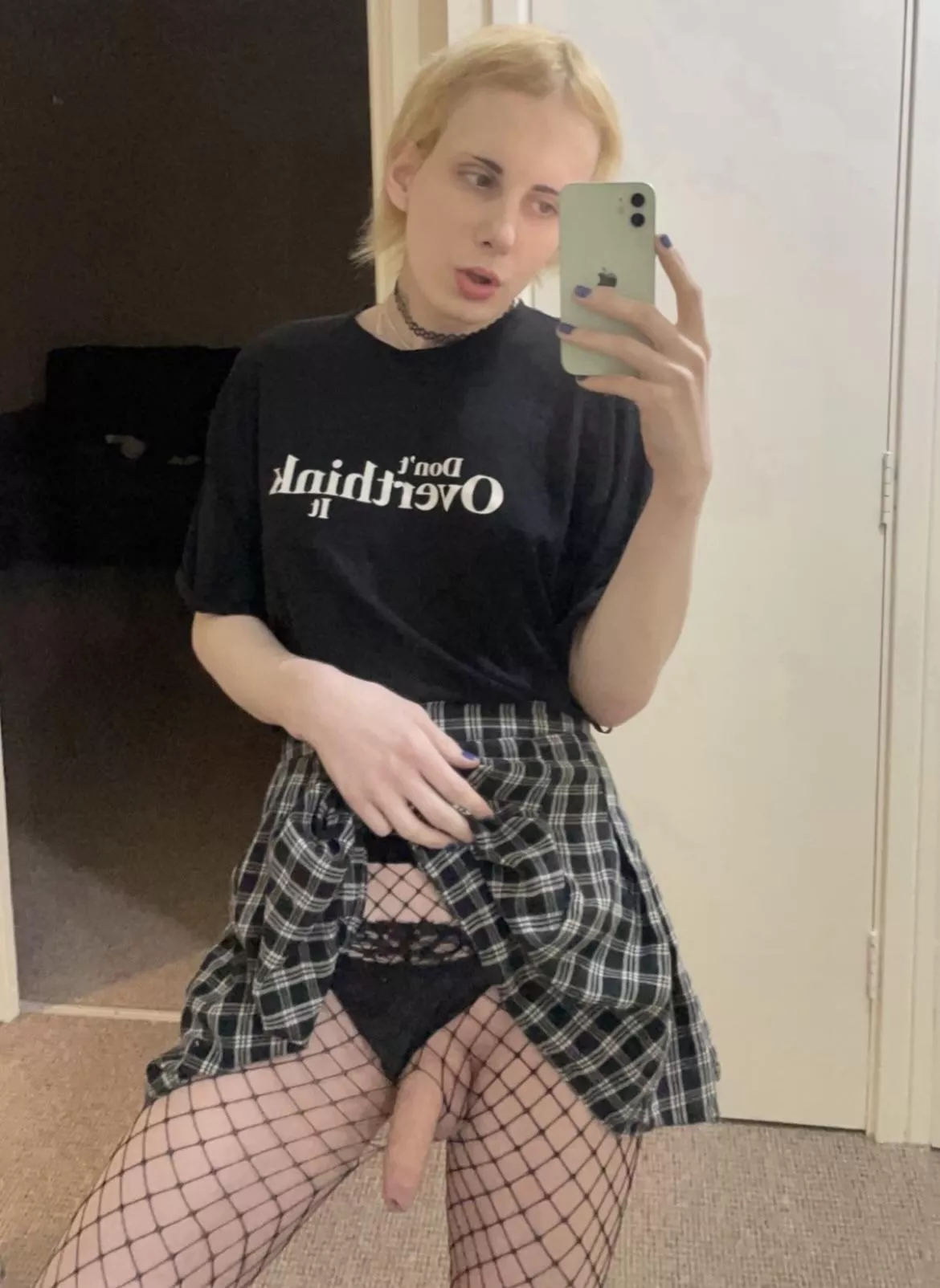 I want a guy to suck and worship me while I relax as I should 😂