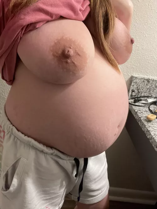 I was always flashing my pregnant tits :) I have tons of content from when I was preggo and I have tons of milk in my boobies