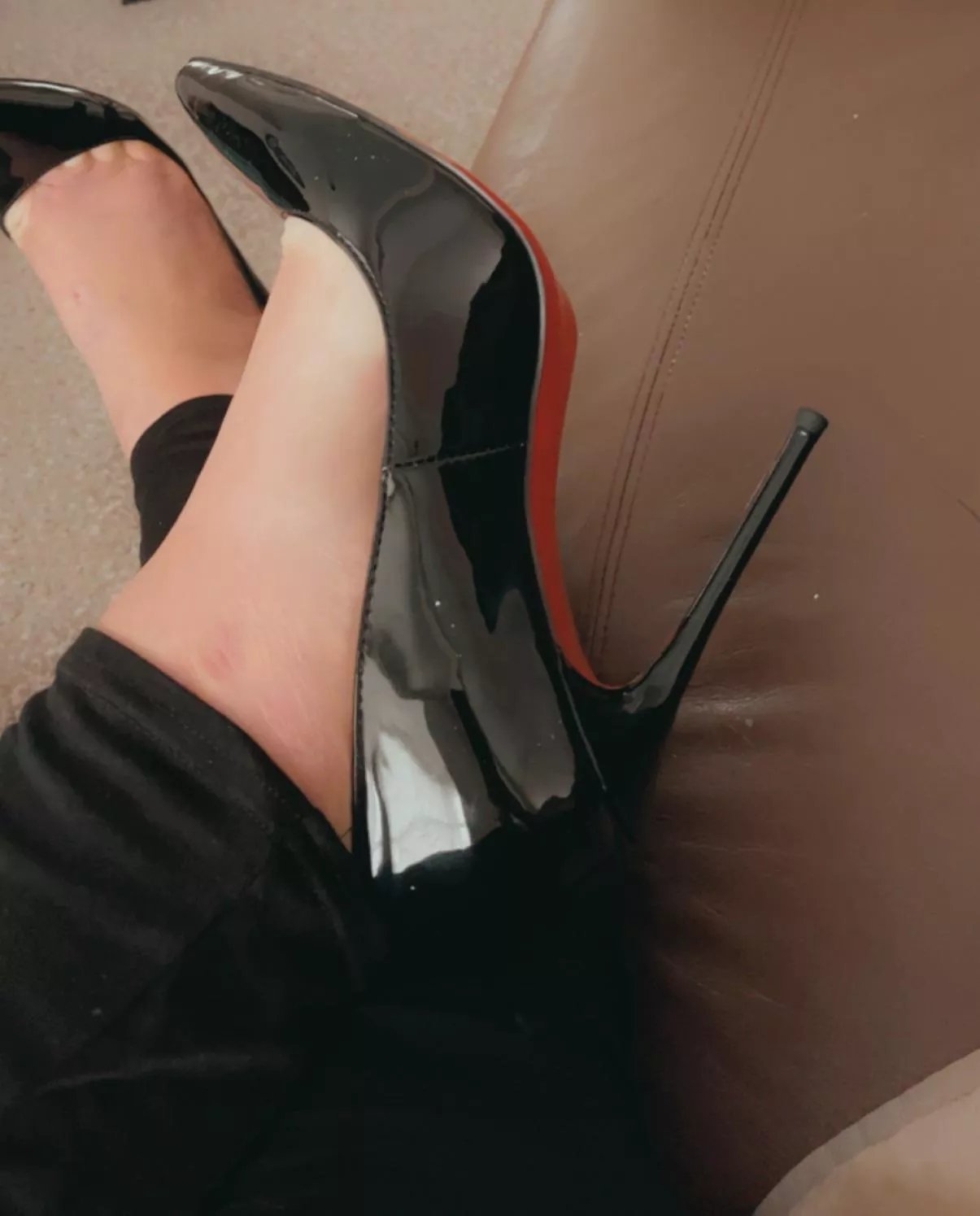 If you *have* to work on a Sunday, Red bottomed heels make working that little less tiresome! 😍