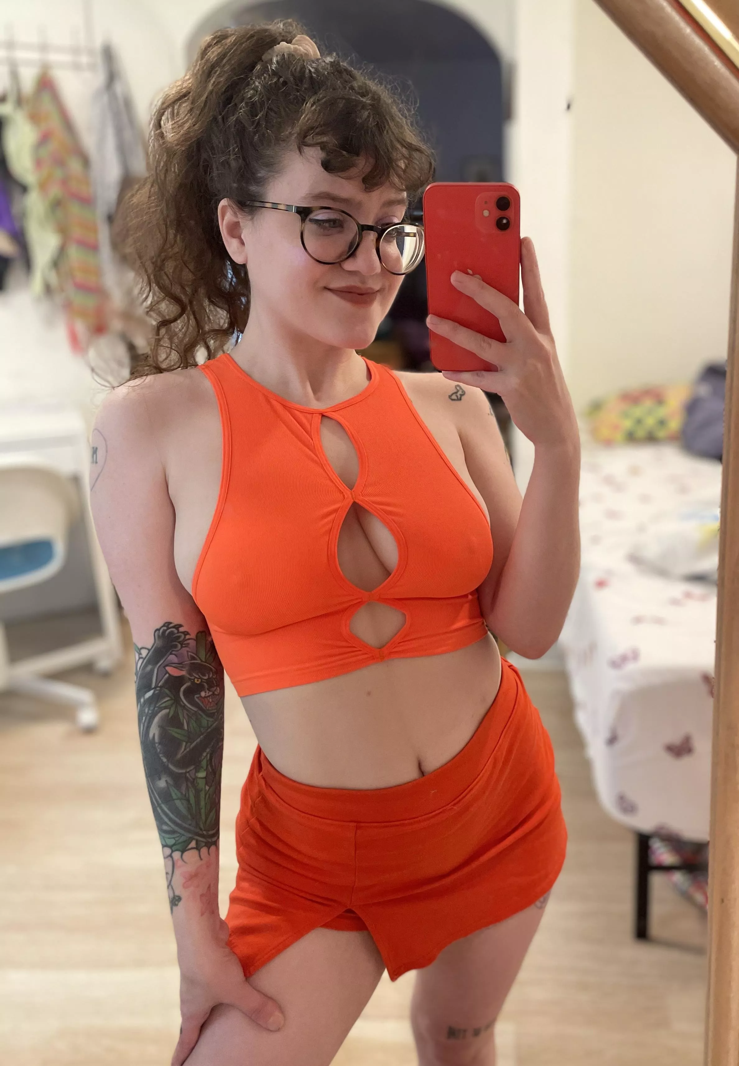 its the weekend so it’s time to get slutty 💗