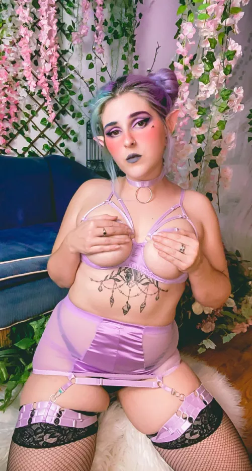 Just an elf that needs some dick