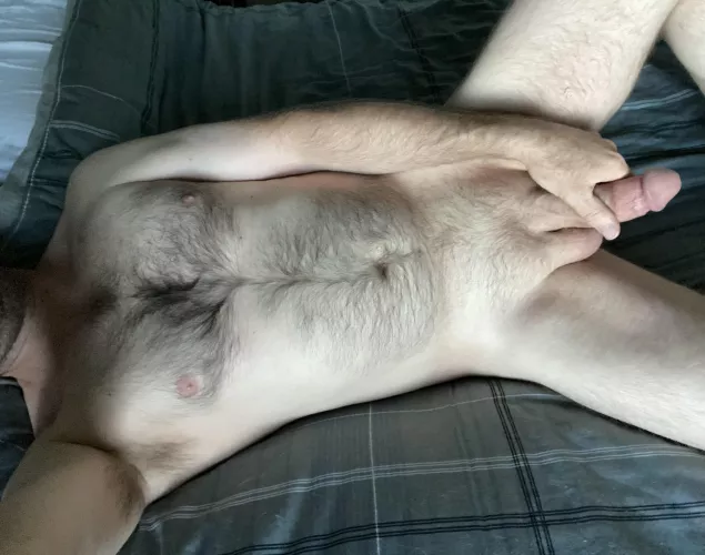 Just gonna be one of them lazy days. Hope you all like a hairy guy!