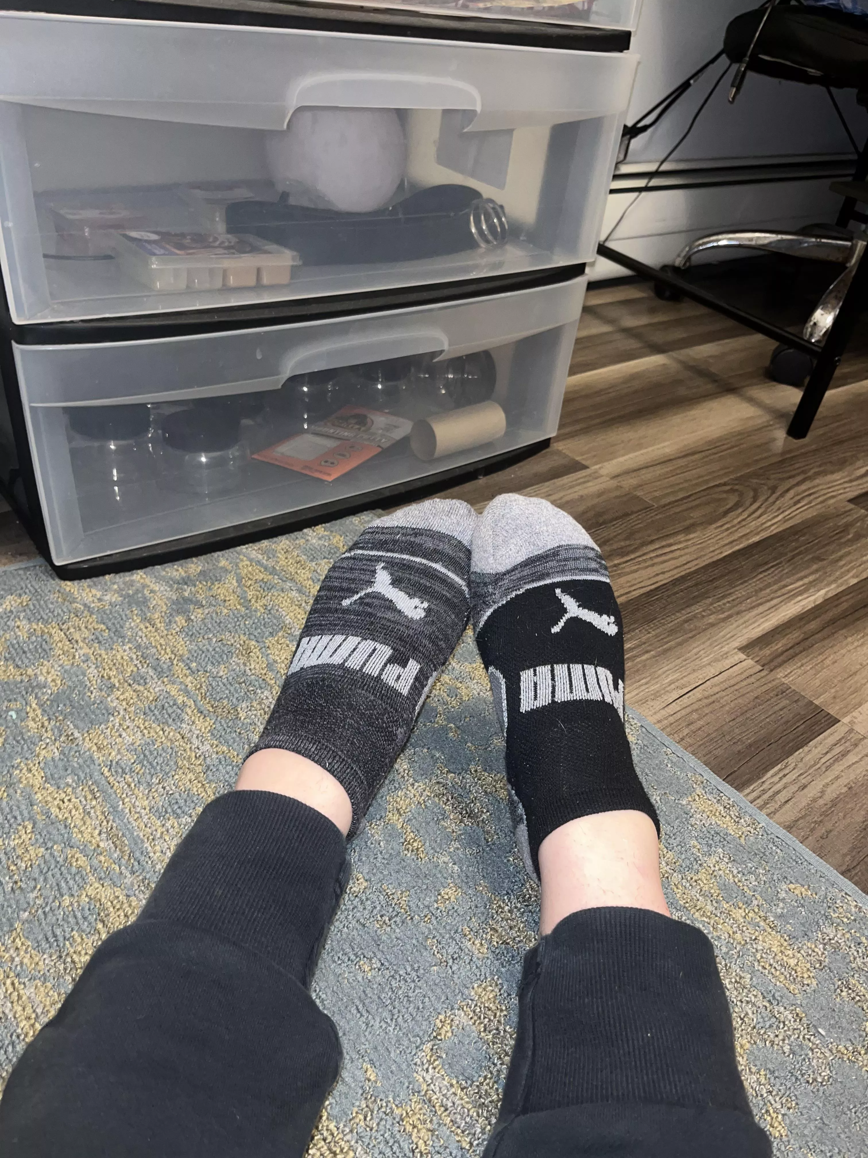 Just got done at the gym who wants the take a sniff??🥰