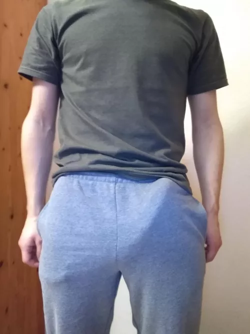 Just got myself some grey sweatpants - i hope they're to your liking