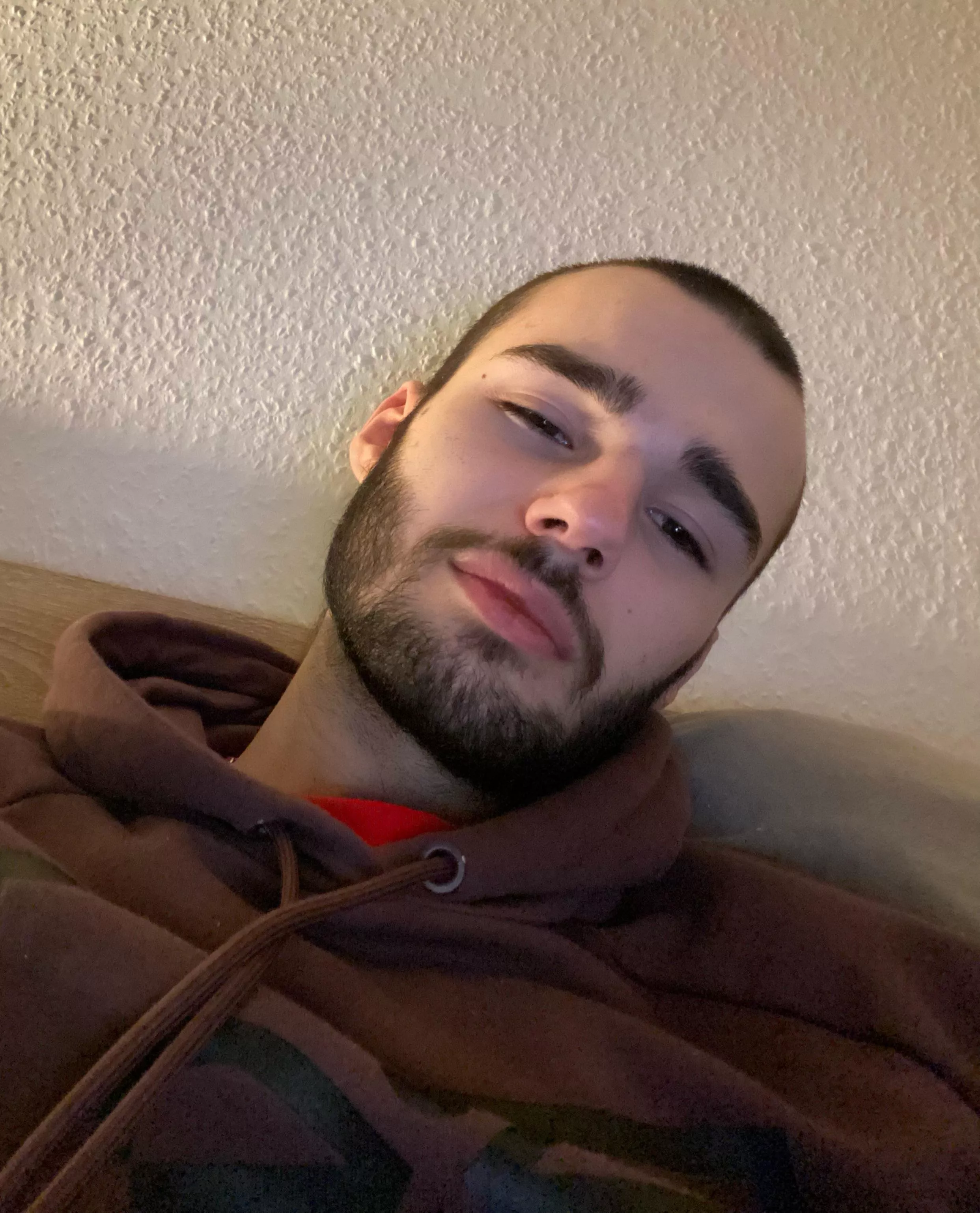 Kinda bored and lonely. Someone wanna chat? (Dm me)