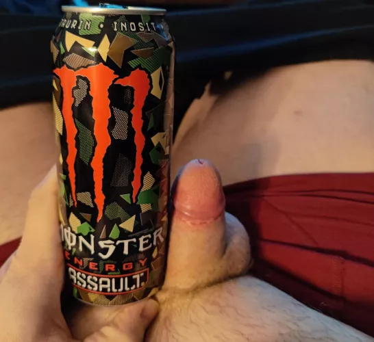 Laugh at me next to a 500ml can.