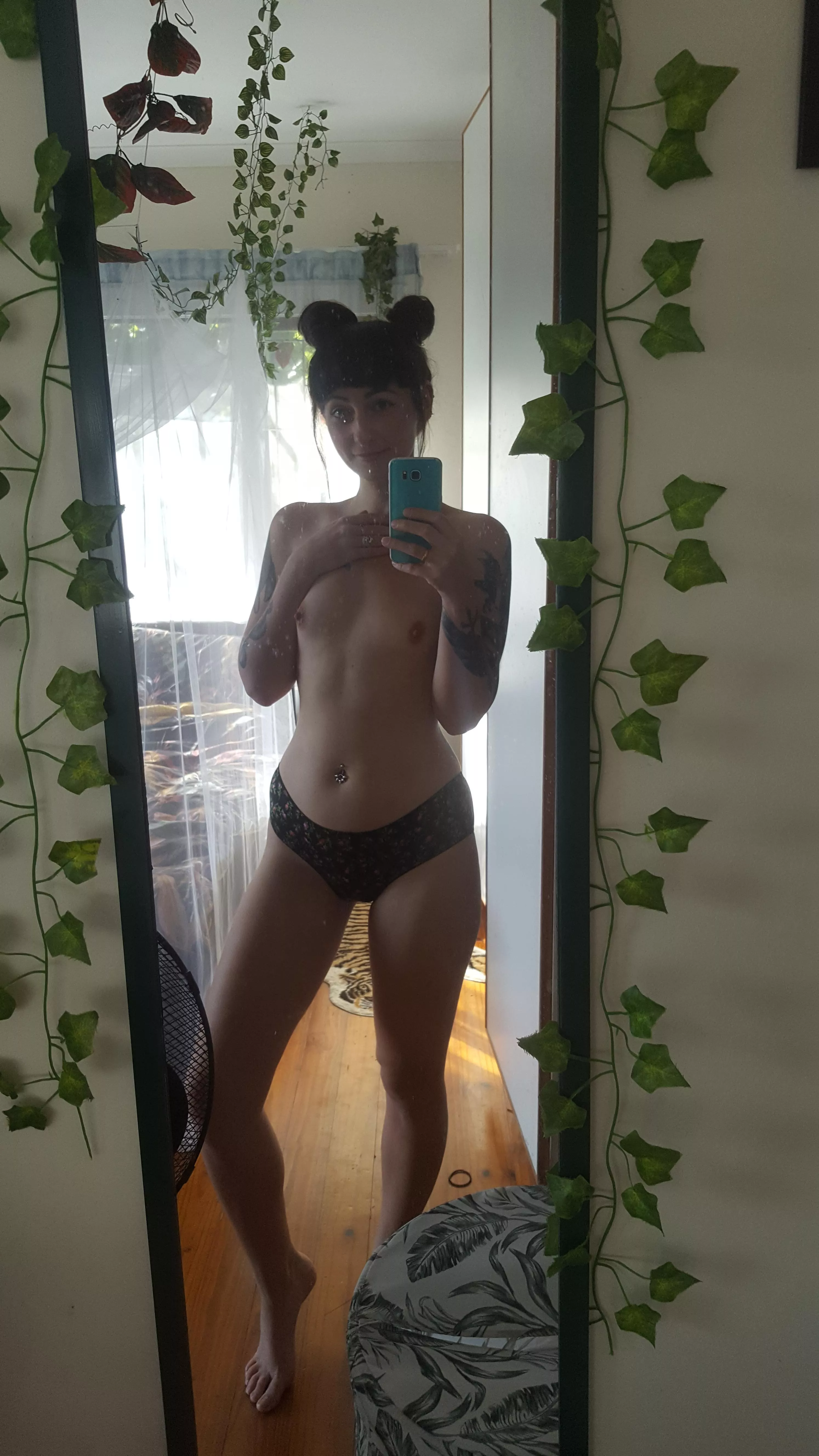 Little tits but long legs [f]