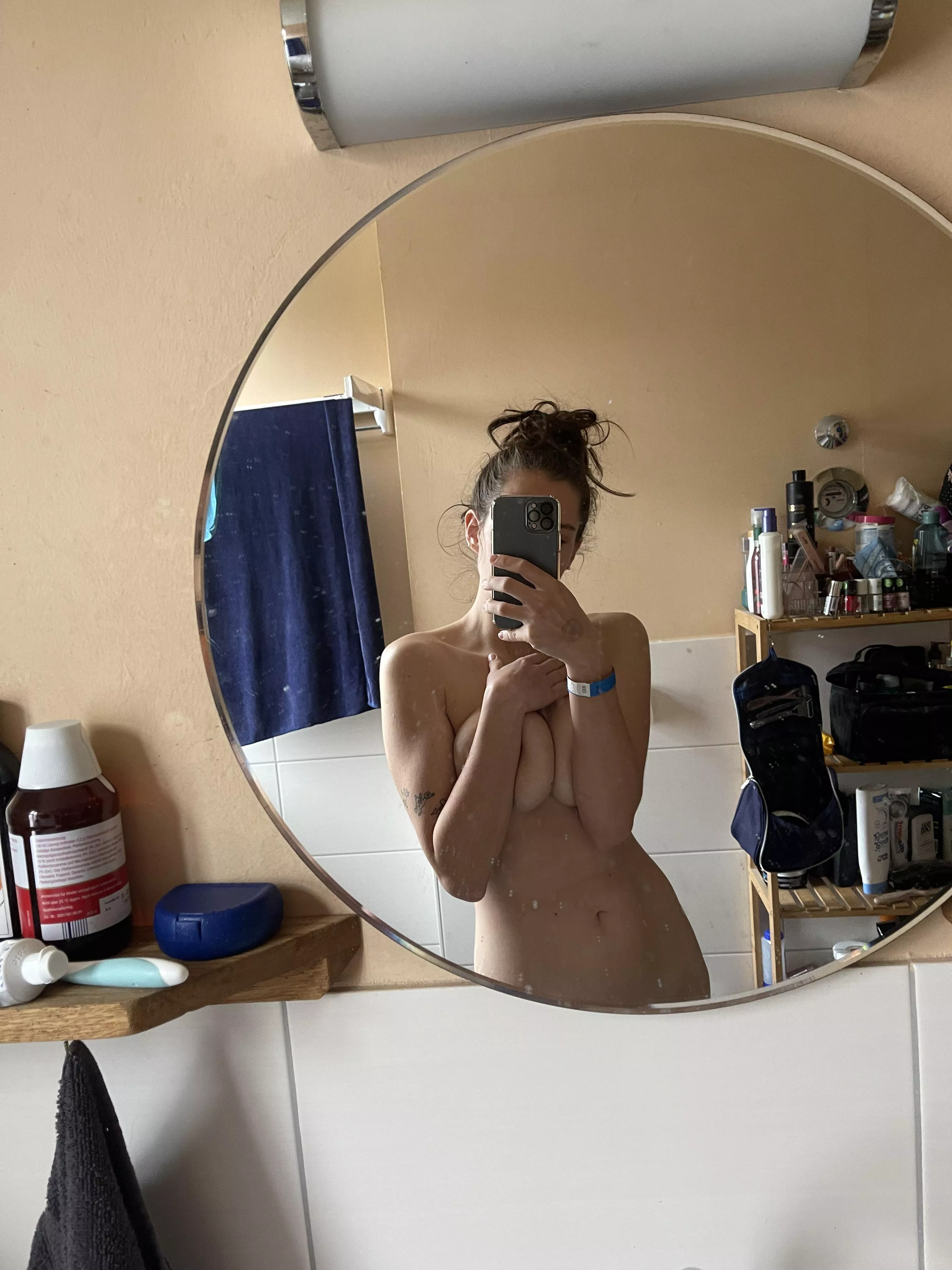 Mirror mirror on the wall, who’s the naughtiest of them all? 🤭