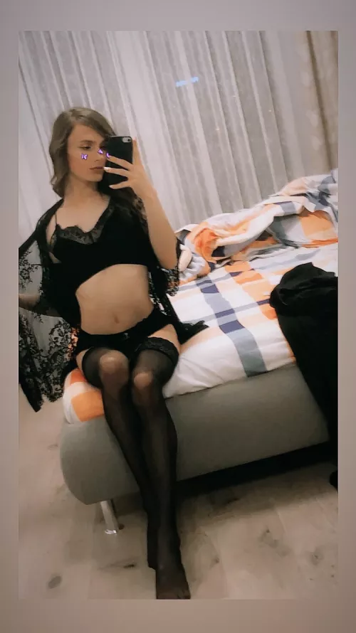 My bed is empty, what' you gonna do? Check my profile