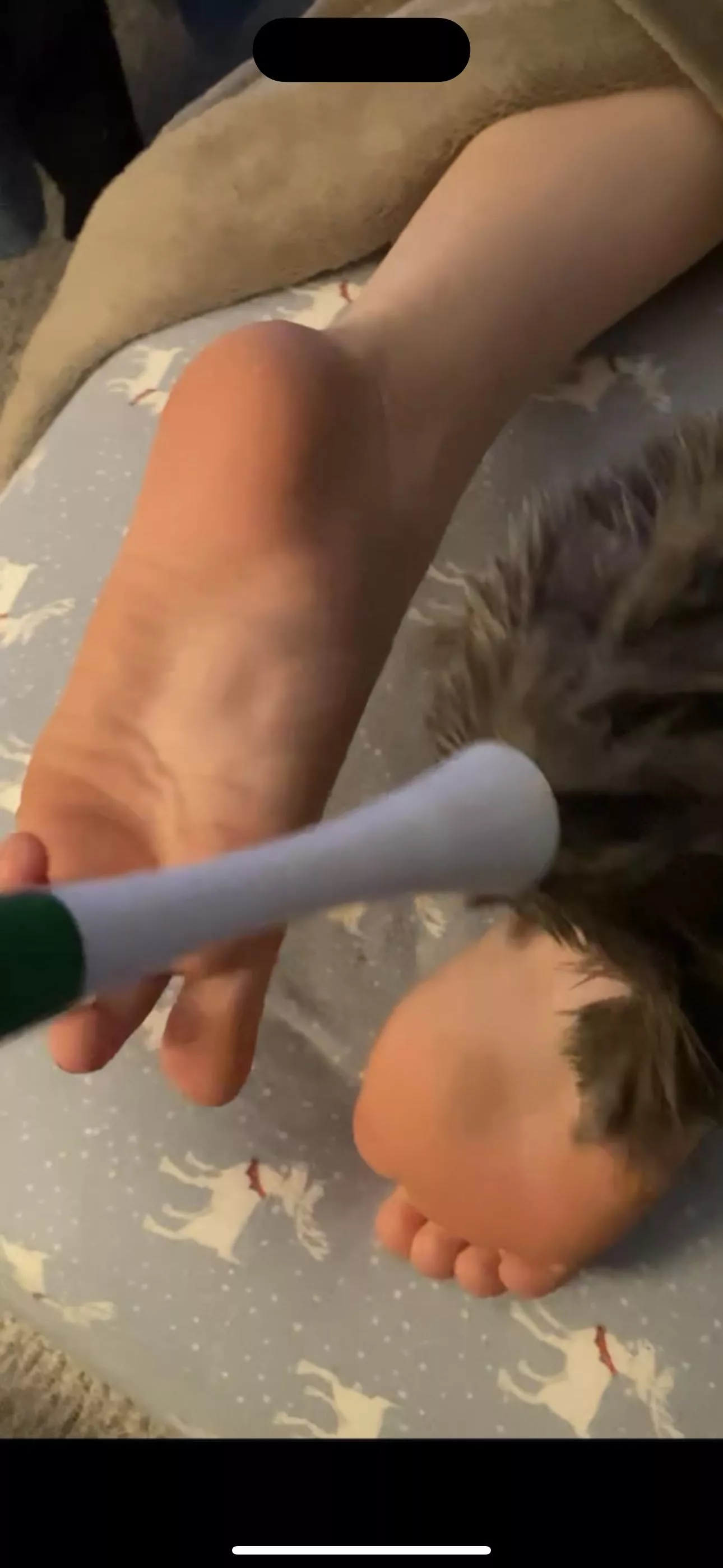 My boyfriend found some videos of me on his old phone of some feather tickling and brushes! Lmk if you wanna see more