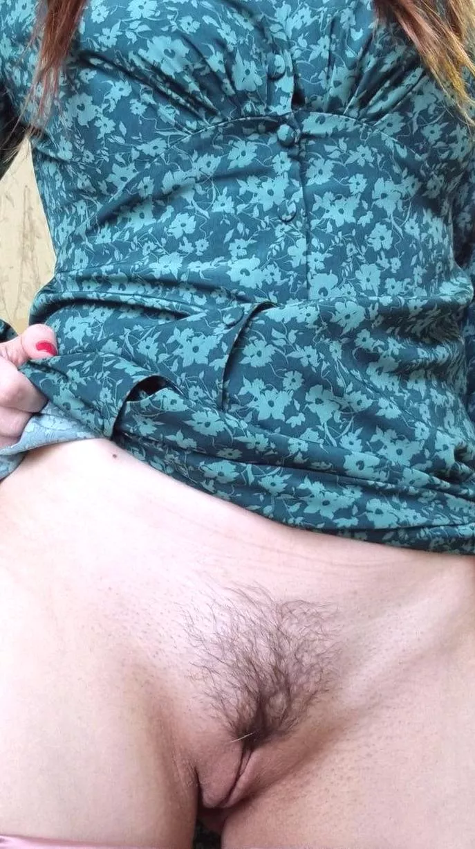 My tight teen pussy needs some help being stretched out