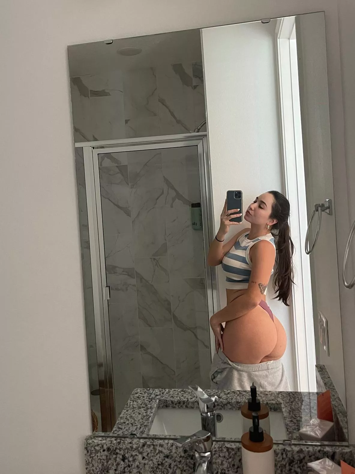 new booty selfie