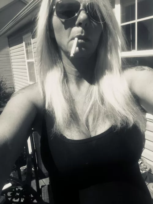 RayBans and a cigarette 💋