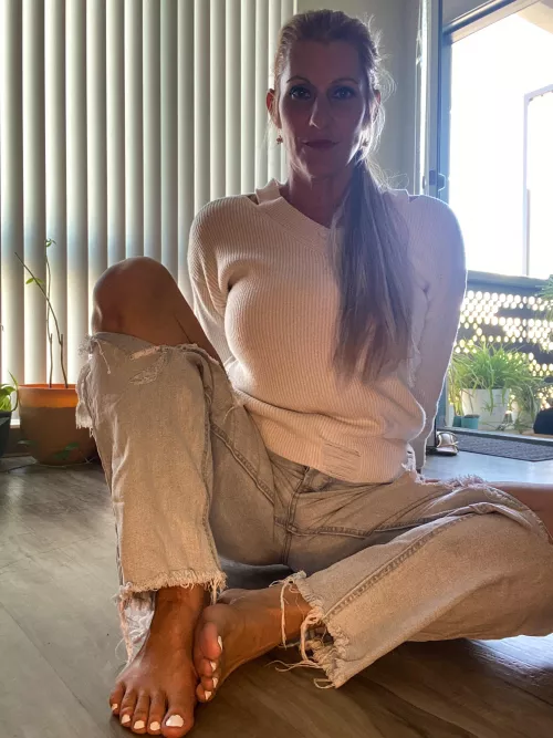 Roses can be red, these toenails are white, when I found out the meaning of this color, I had to guzzle Pedialyte.