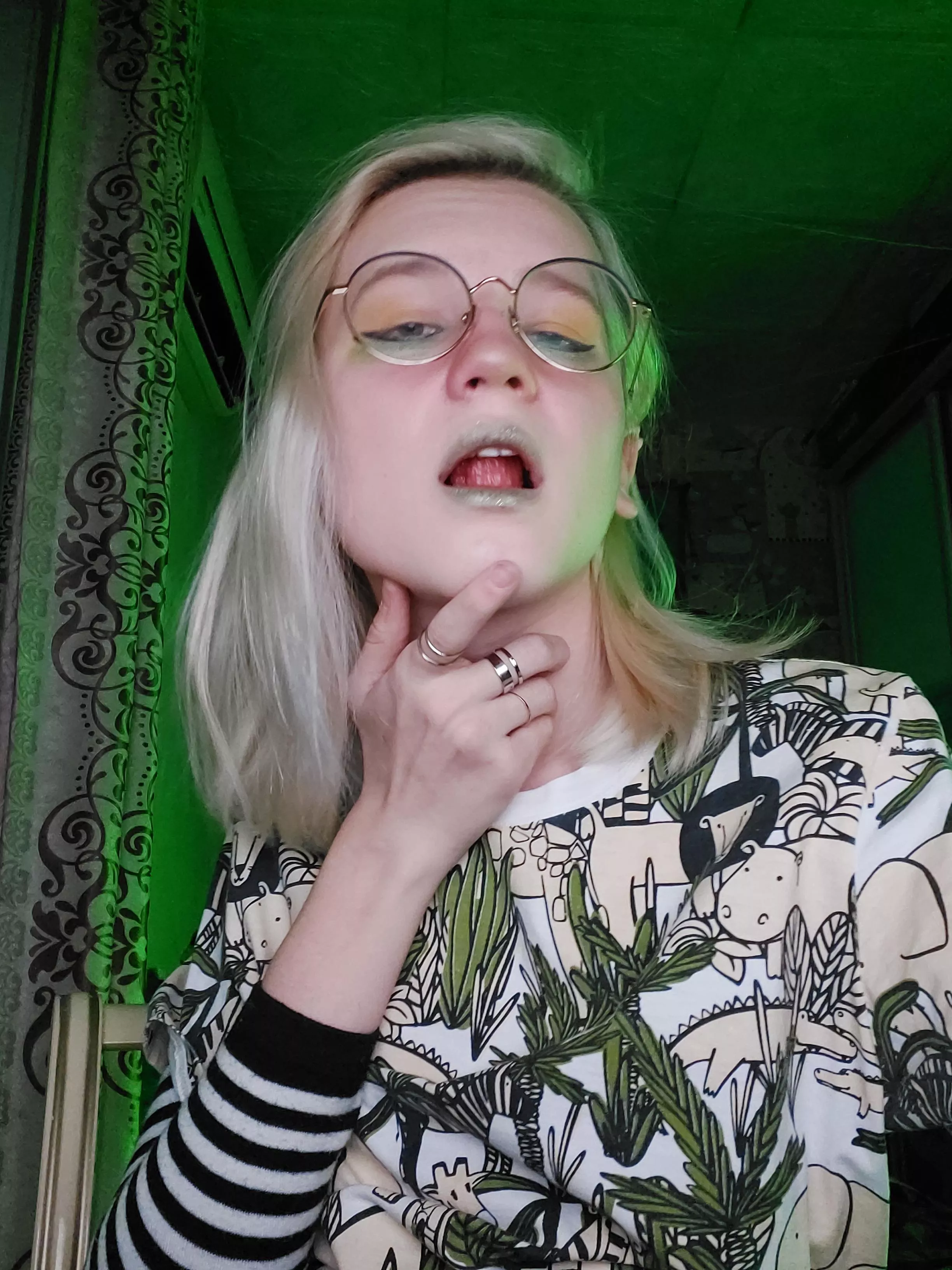 SCREW IT NEW MAKEUP HAHAHAHAHAHA