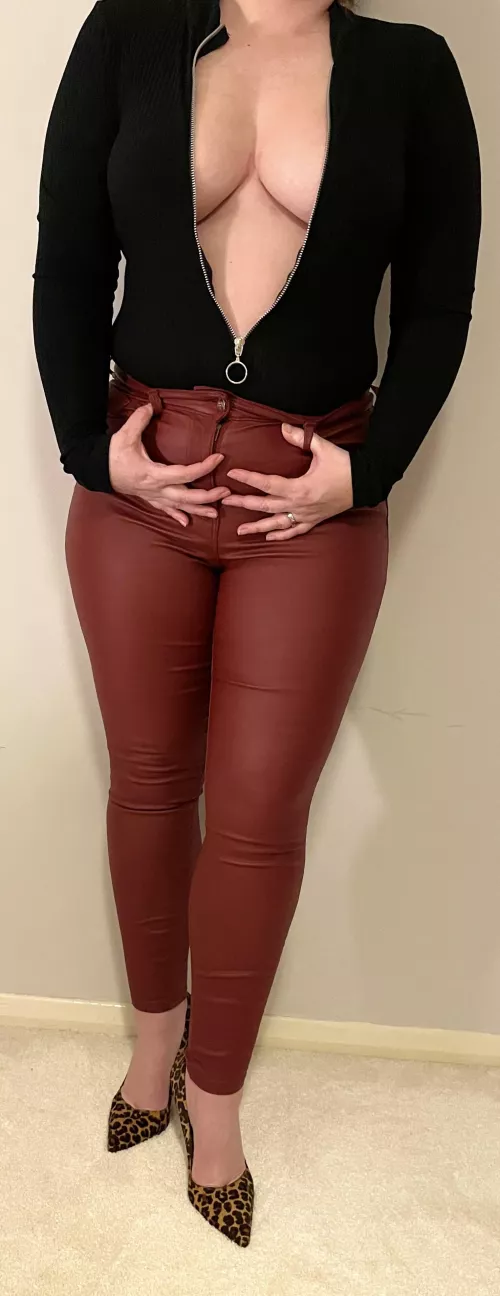 She decided I was right… the zip did need to be lower 😉