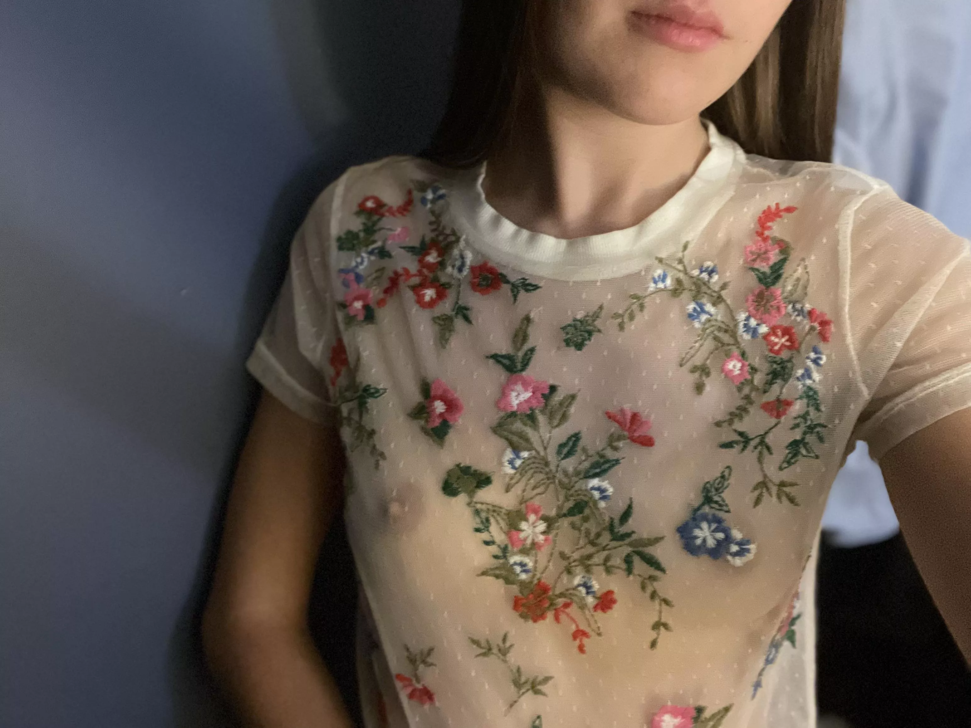 So small they blend in w these flowers