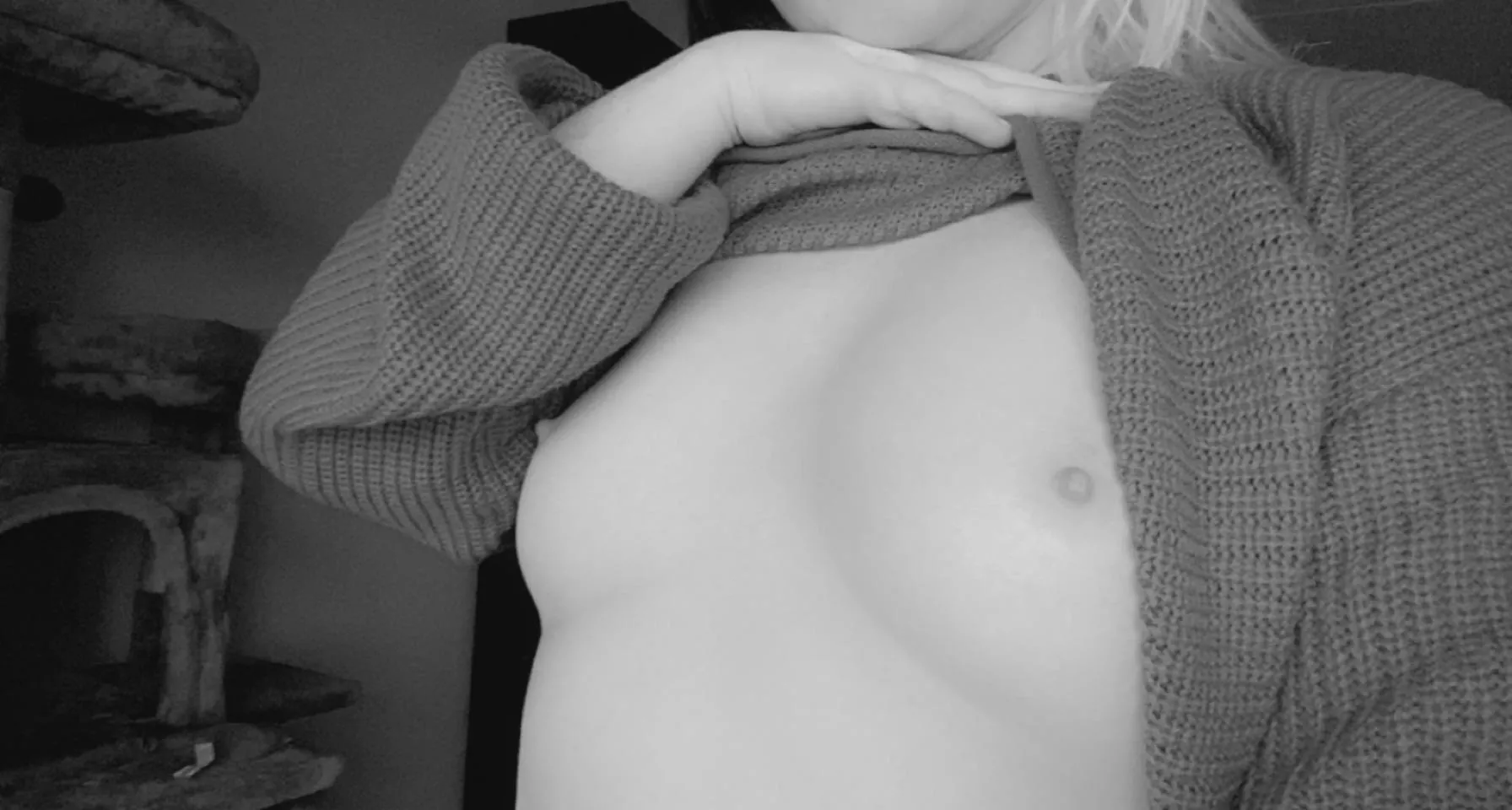 they need some kisses [F][24][oc]