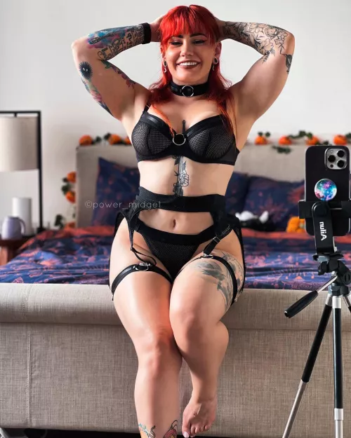 Thighs that could crush you 😈