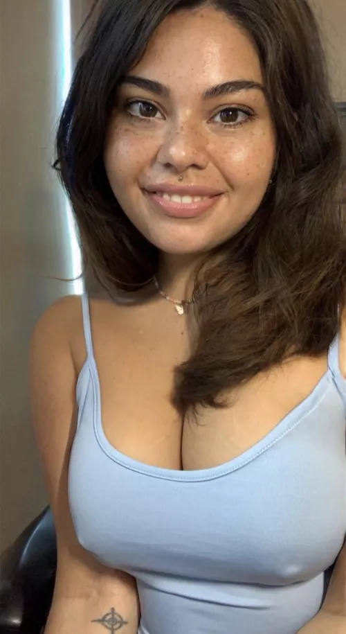 This top is a bit clingy 🤭