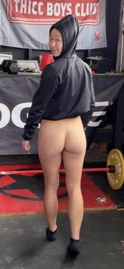 10/10 recommend lifting with no pants