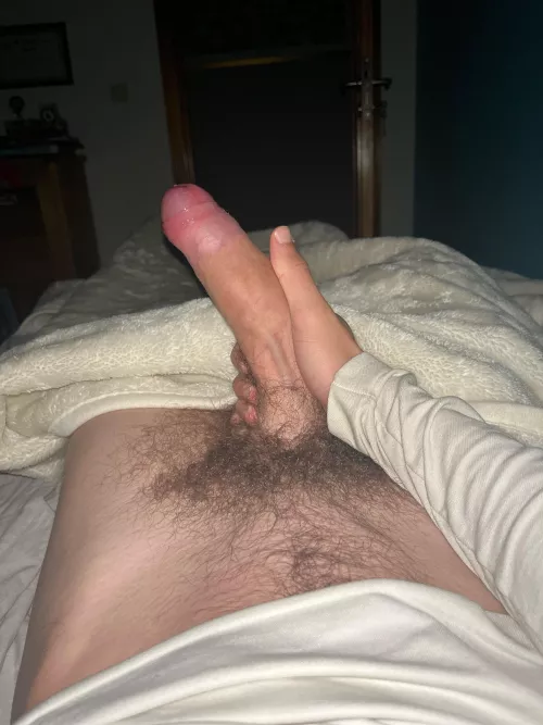 19 f.nunes2002 LF shaved petite bttms to help me cum LOVE long haired/fem/asian