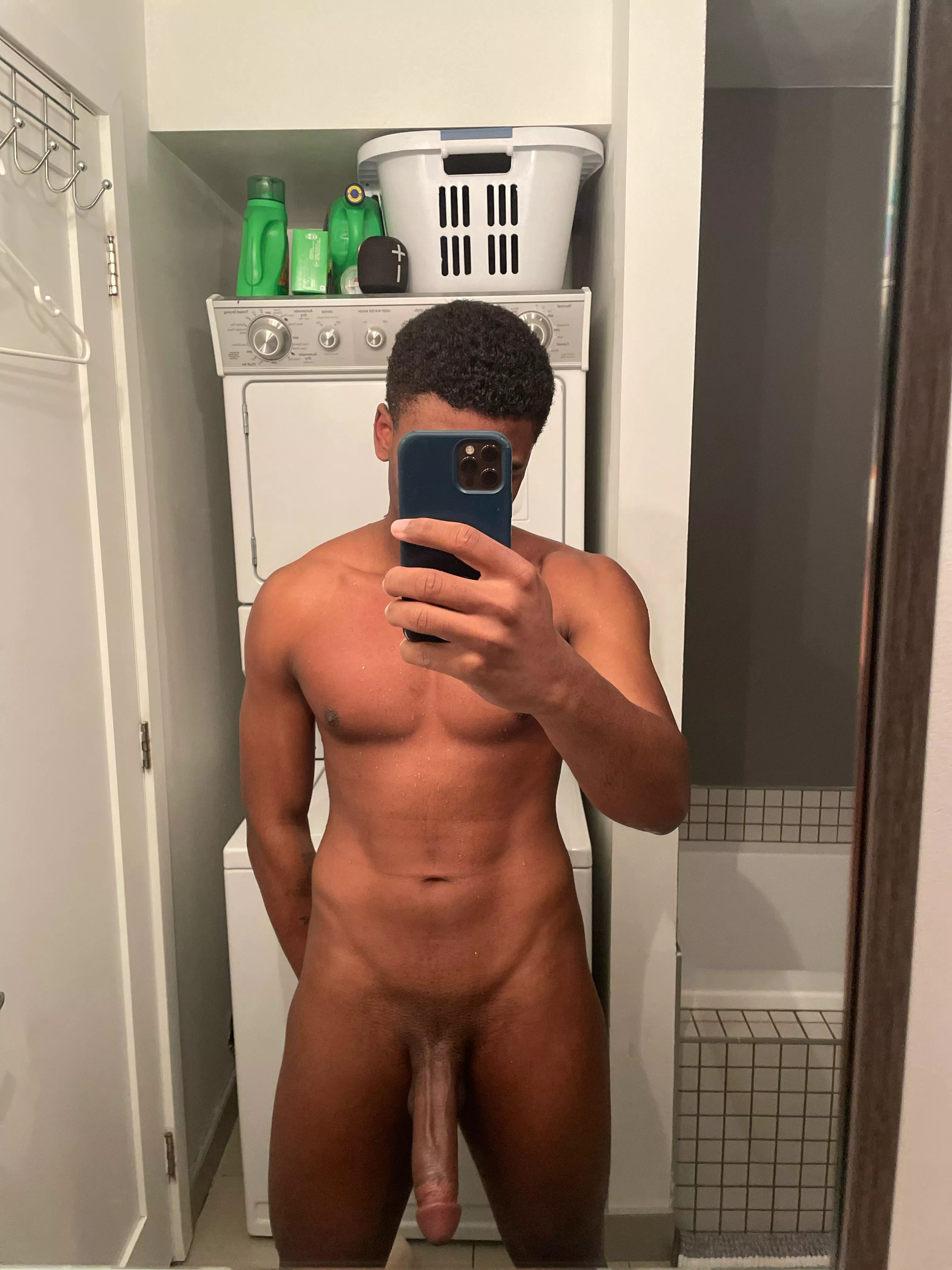 [20] M, fresh out the shower after a long day of work😮‍💨 honest opinions only😋