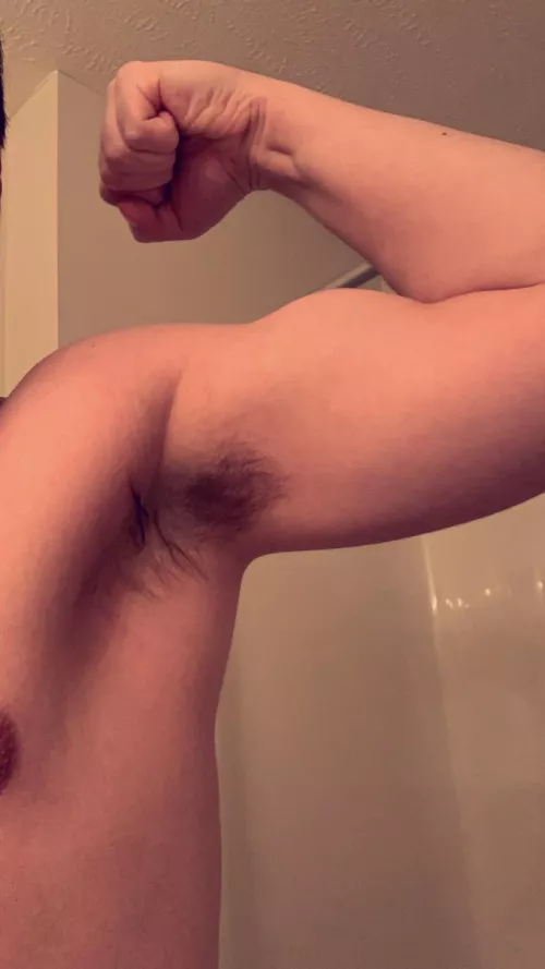 22 vers looking for hairy, fit, or bros. Add kevinjohnson252