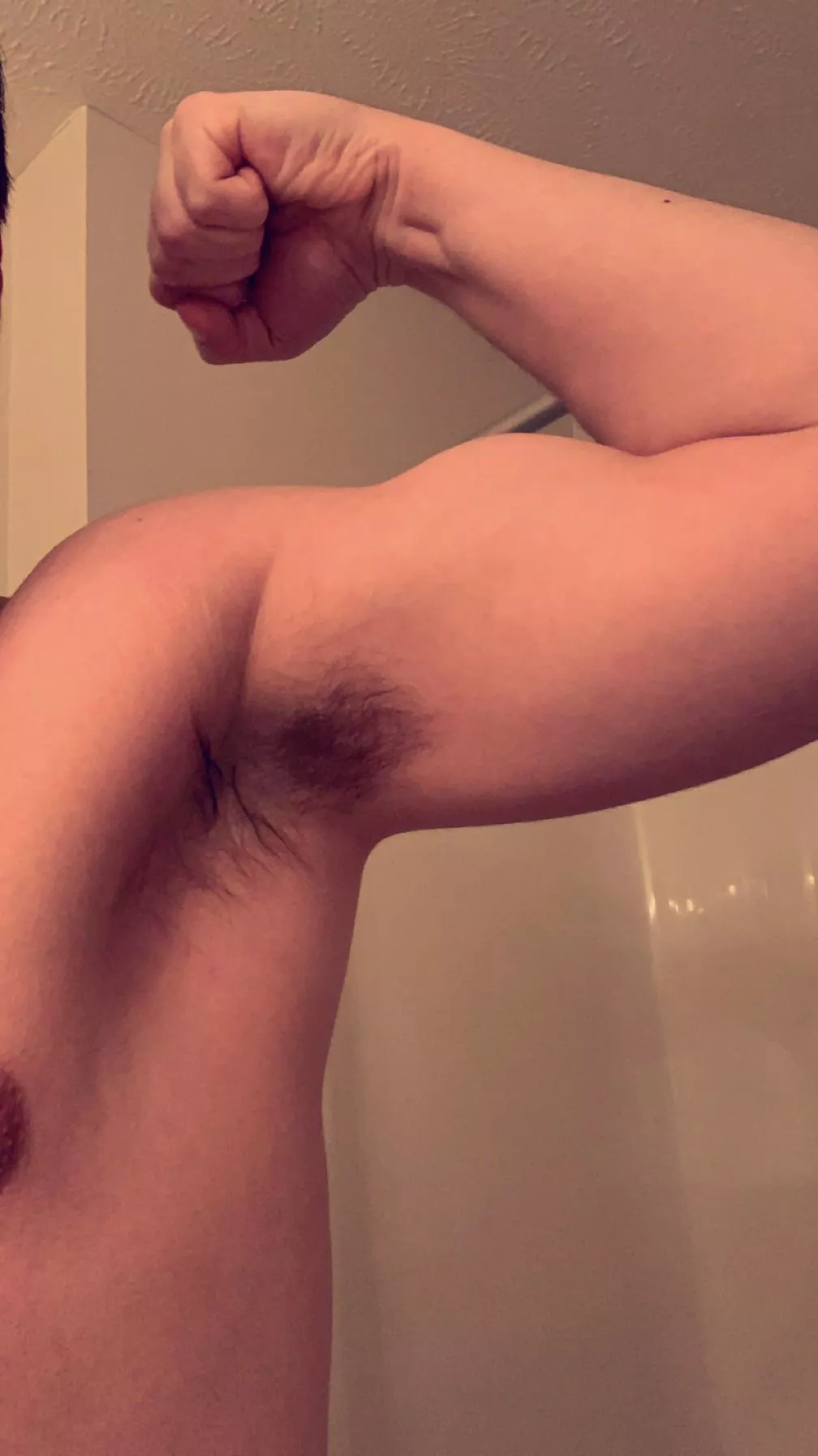 22 vers looking for hairy, fit, or bros. Add kevinjohnson252