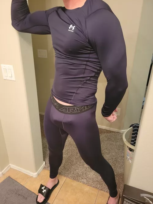 [42] Man In Tights