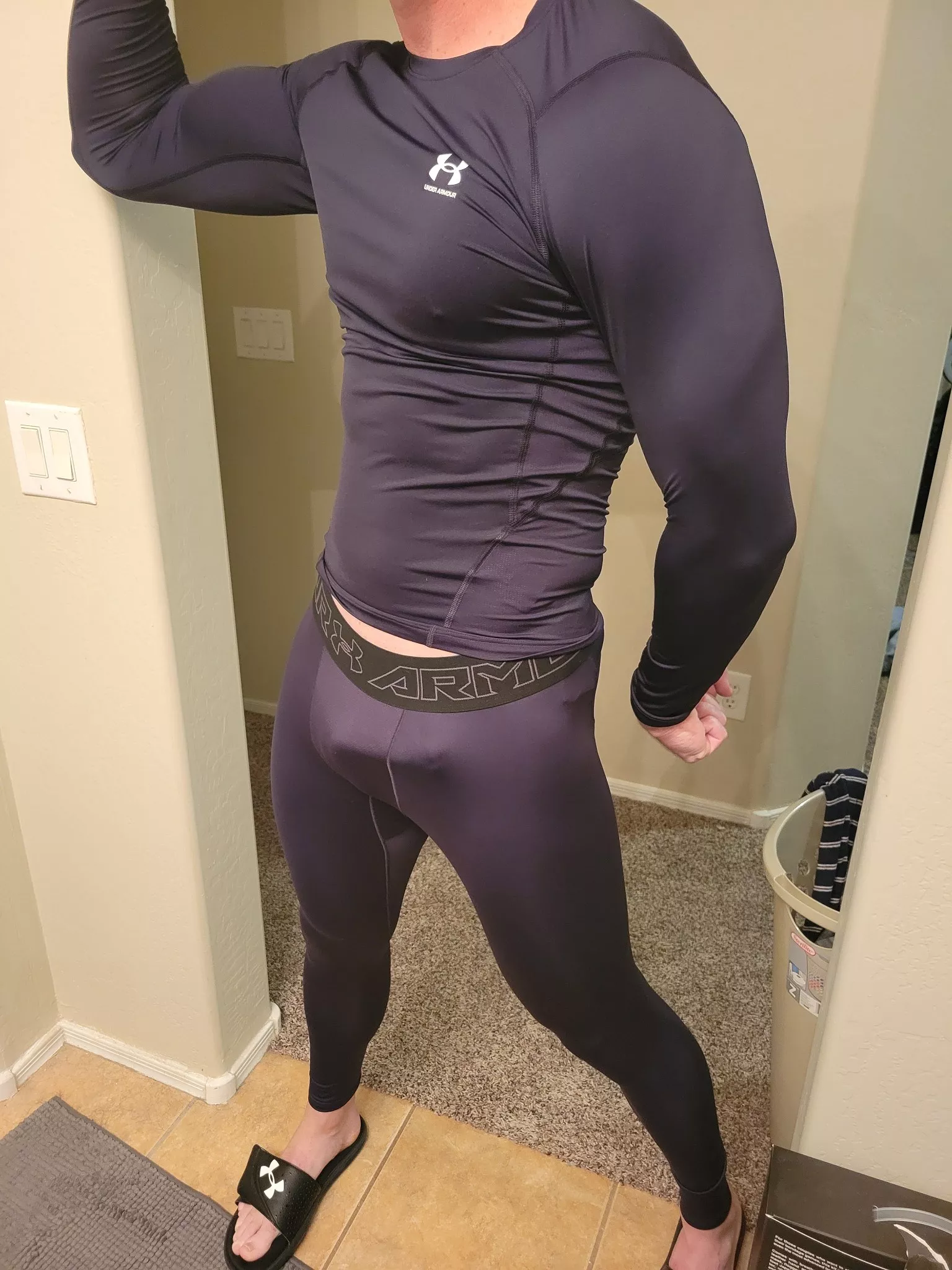 [42] Man In Tights