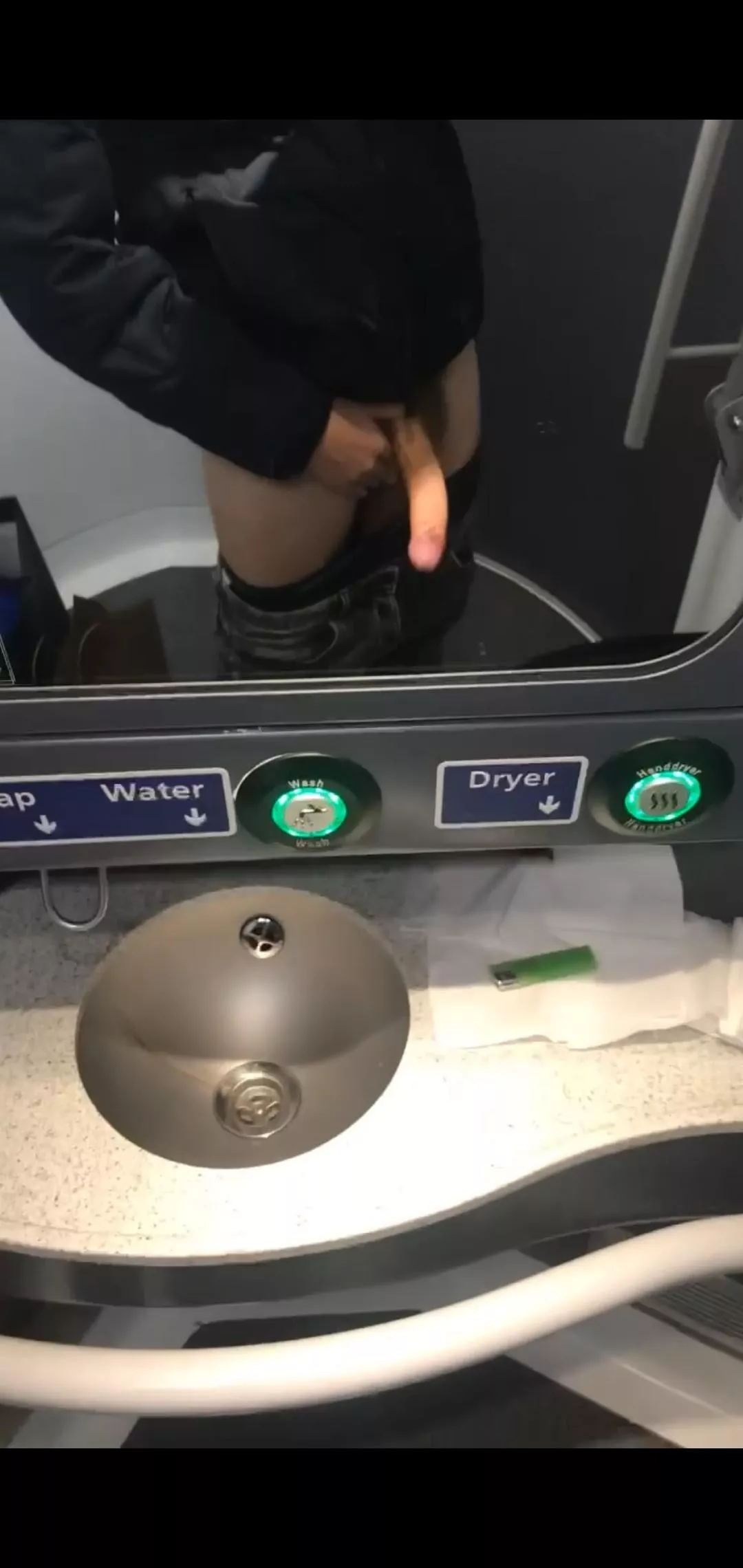 7 incher on the train lol