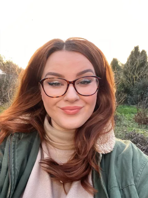 A squinty blustery good morning!