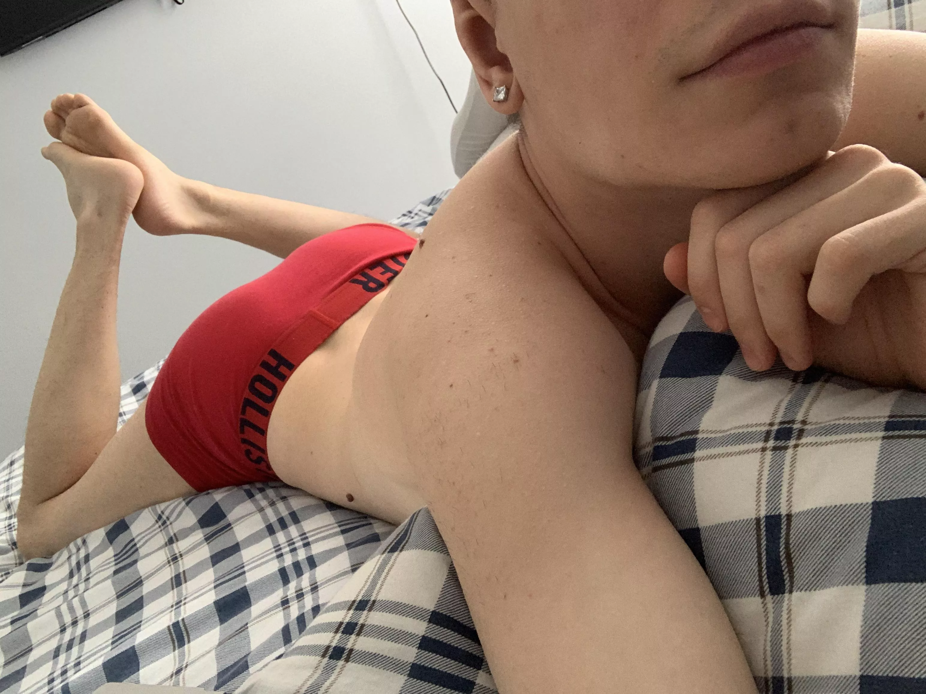 Aanyone wanna cuddle before work?