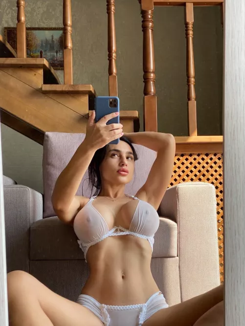 Am I curvy enough to be your rope bunny?