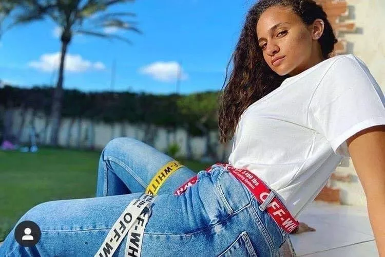 anyone have her pics/videos?