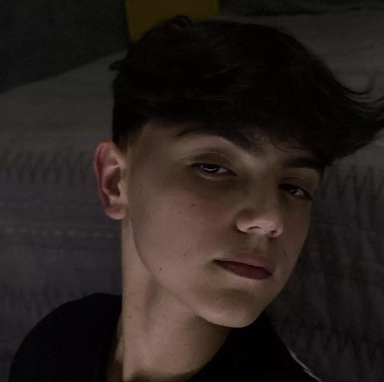 boredddd does anyone want to play something