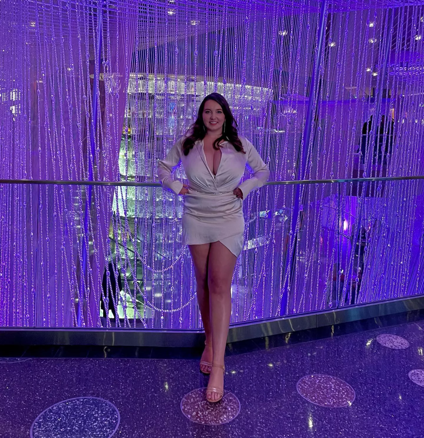 Busty Vegas beauty bursting out her dress