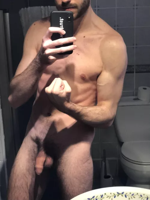 Dm me if I made you stop scrolling