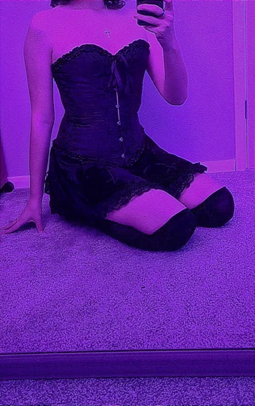 Do I look cute in black? 🖤