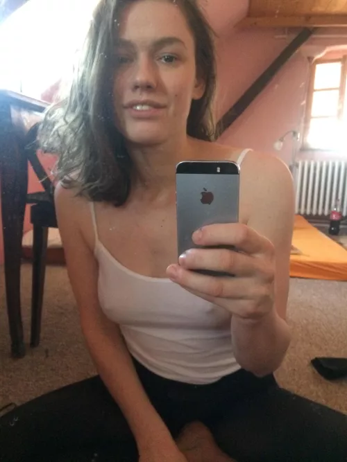 Do you like brunettes? F28