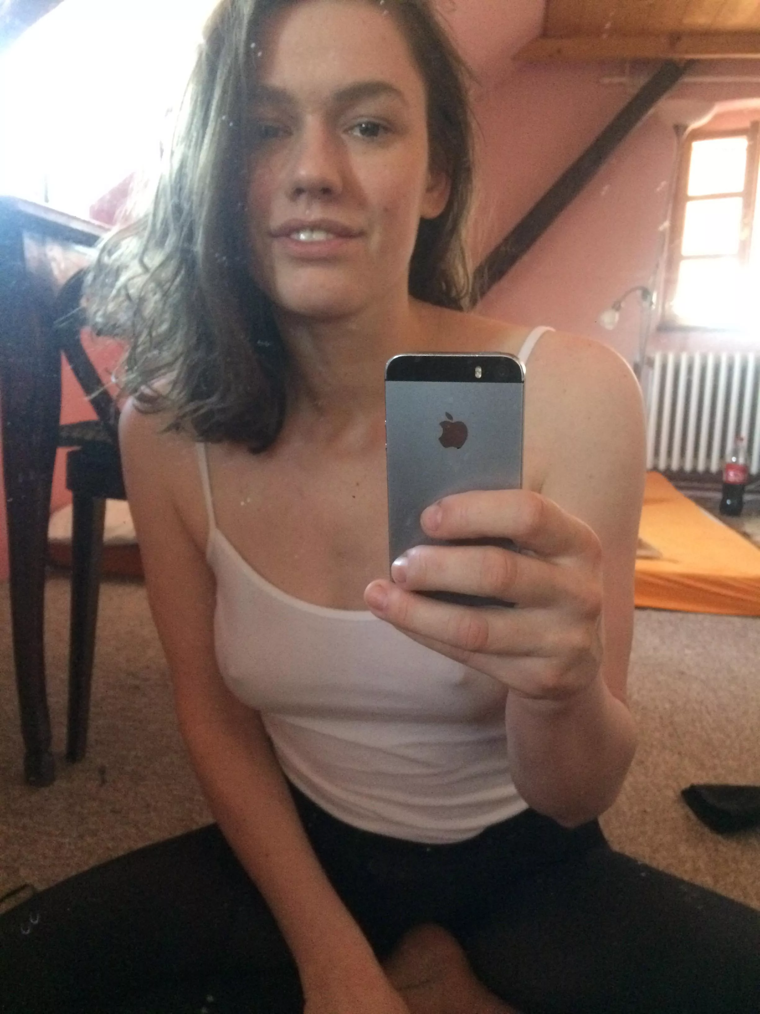 Do you like brunettes? F28