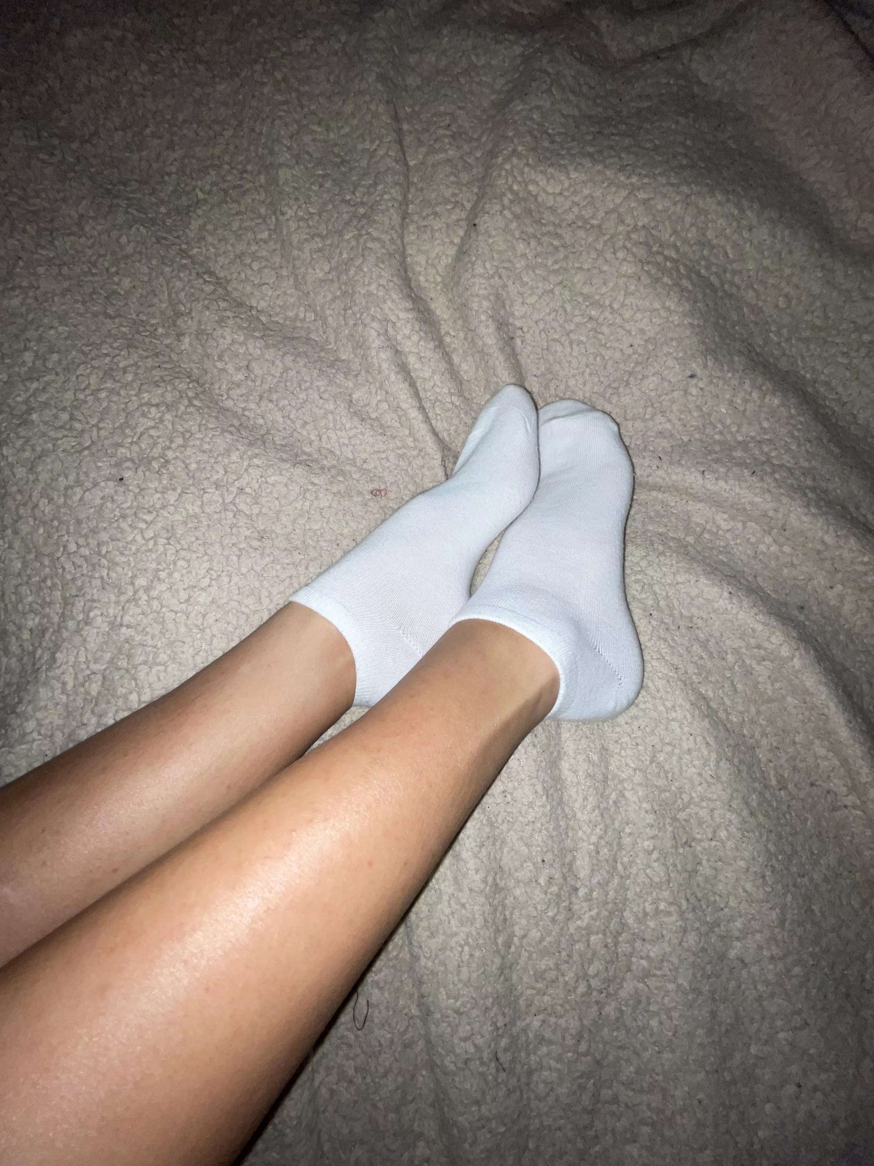 [female] I think any white sock looks good on me 😋🥰