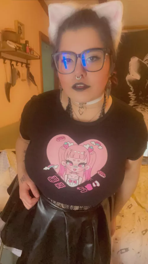 Four-eyed goth gf for gamer boi.